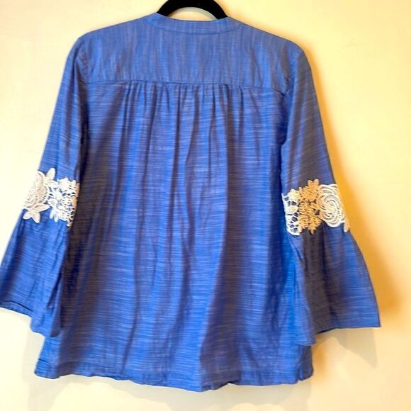 Loft  blue top with lace 3/4 length sleeve Size Small - Picture 5 of 5